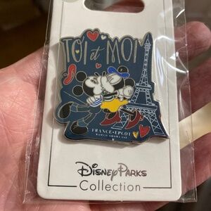 Disney Parks Collection Pin Mickey & Minnie Eiffel Tower